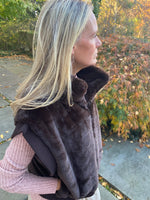 Load image into Gallery viewer, Boxy Faux Fur Vest
