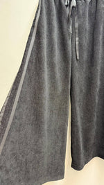 Load image into Gallery viewer, Wide flowing trousers with elasticated waistband
