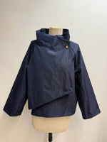 Load image into Gallery viewer, Lightweight jacket with crossed stand-up collar
