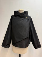Load image into Gallery viewer, Lightweight jacket with crossed stand-up collar
